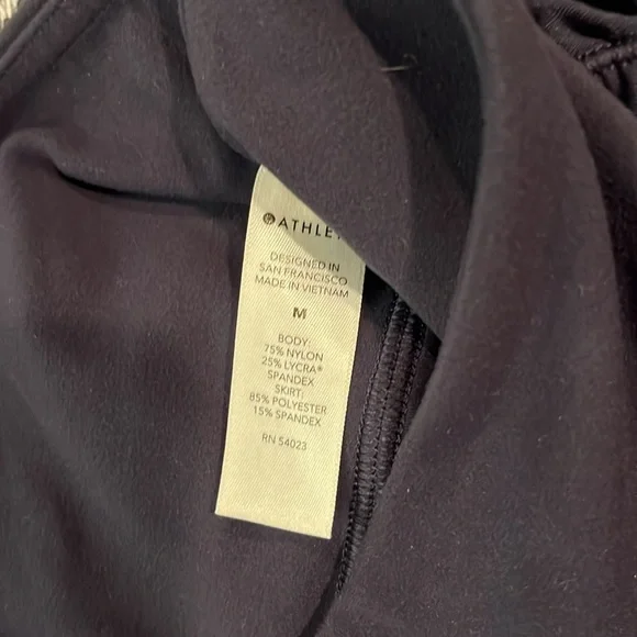 Athleta Elation 2-in-1 Capri - Picture 4 of 4